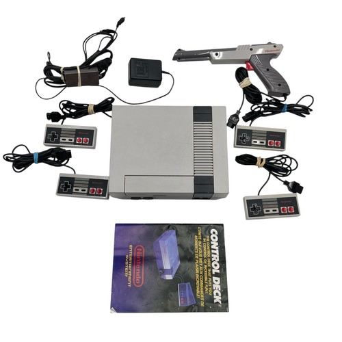 Nintendo NES Original Console Bundle With 20 Games + 4 controllers +1 gun zapper - Picture 5 of 13