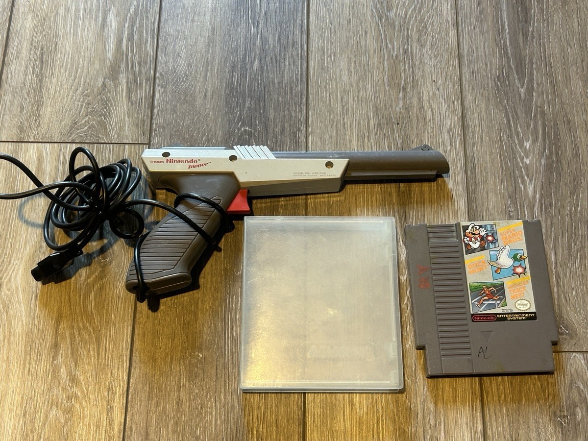 Official Gray Nintendo Zapper Light Gun Controller w Super Mario