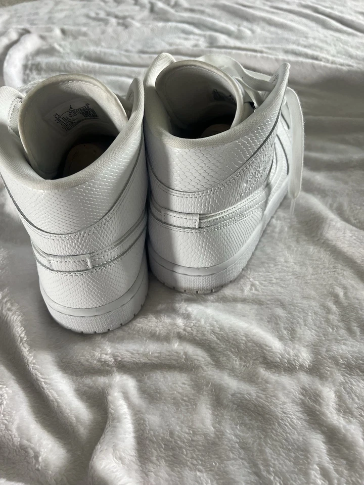 Jordan 1 Piel de Serpiente Blanca Talla Mediana 9.5 W Usado Una Vez Foto 2 de 4