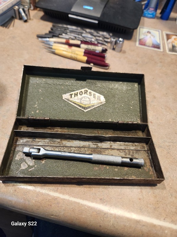 VINTAGE  THORSEN  GREEN  TOOL  BOX  &  5  INCH  BREAKER  BAR  18M