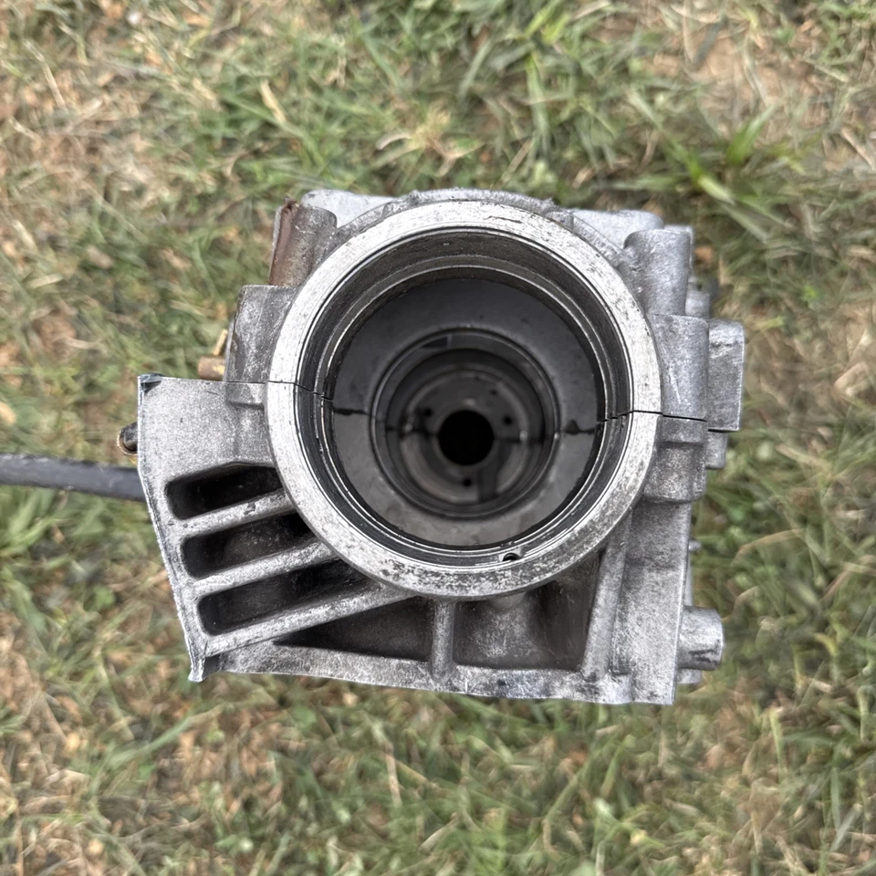 Оригинальный картер двигателя двигателя Ski Doo MXZ 793 800 куб. см 2000-2003 годов выпуска 420089886 версия FS GC - Изображение 4 из 4