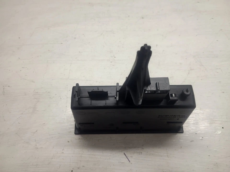 Vide poche tableau de bord 9658919577 pour Citroën c3 phase 2 essence de 2008 - Photo 4/4