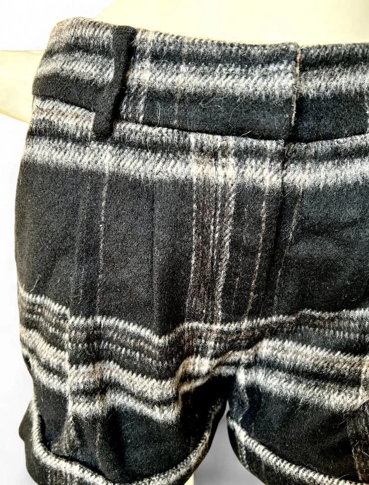 Pantalones cortos WITCHERY negros a cuadros mezcla de lana con puños tiro medio talla 6 Nuevos con etiquetas Foto 2 de 4