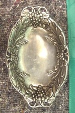 Schale, schwere Zinnschale, gemarkt, mit Weinreben, Patina