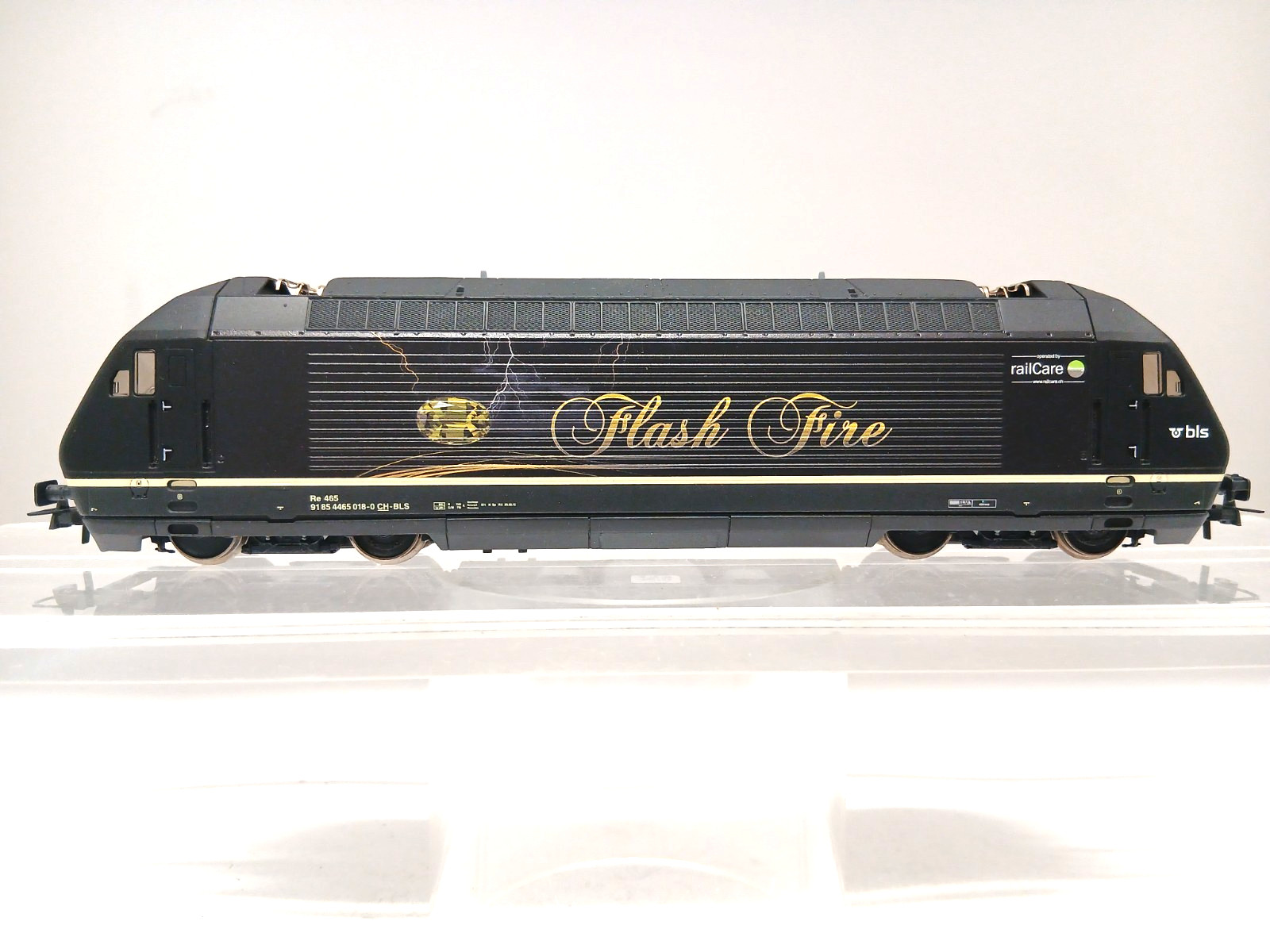 ROCO 73273 H0 Locomotiva elettrica Re 465  "FLASH FIRE" delle BLS . Sound