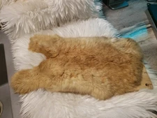100% Natural  Fur Sheep Skin Pelt . Ultra Solt  15.  X 8. Good Condition