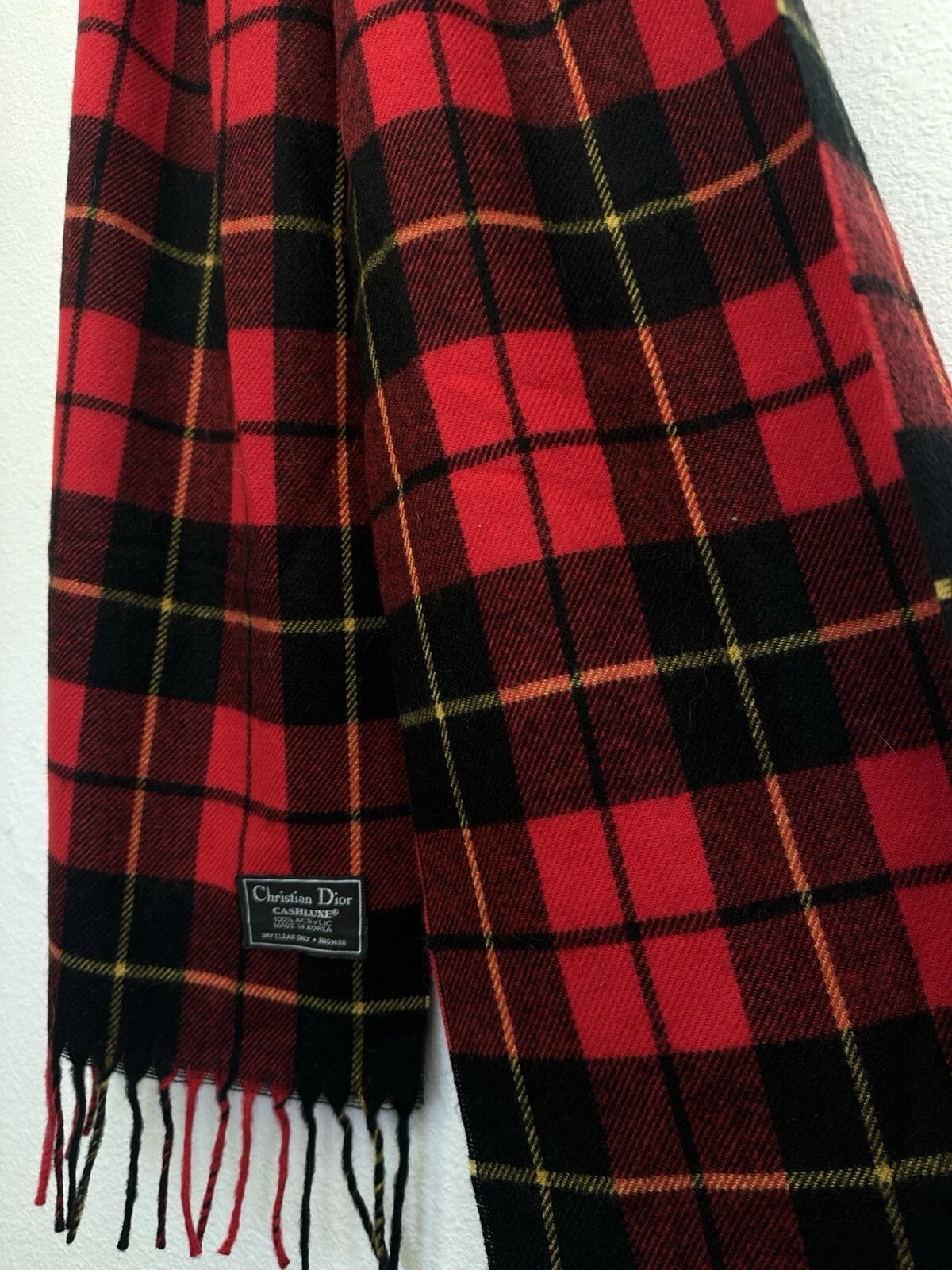 Foulard créateur Christian Dior ; rouge à carreaux