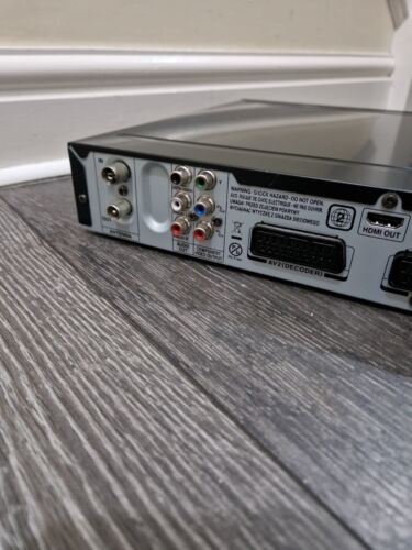 TOSHIBA D-R18DT-K-TB DVD HDMI Recorder With Remote - Picture 7 of 10