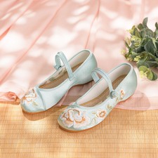 Women's Chinese Style Hanfu Embroidered Lace-Up Low-Heel Breathable Cloth Shoes