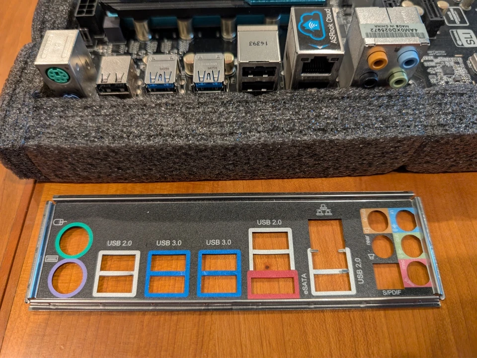 ASROCK 990FX Extreme6 - AMD FX 8300 - 12GB DDR3 - AM3 CPU / Motherboard Combo - Image 2 of 4