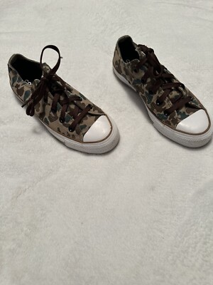 chuck taylor converse size 4 boys/size 7 women camoflauge