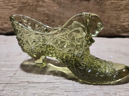 Vintage Fenton Art Glass Green Daisy & Button - Cat Head Slipper