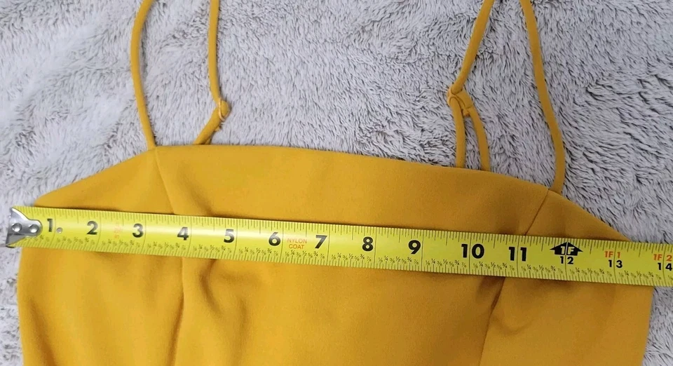 Vestido soprano amarillo mostaza para mujer talla pequeña dobladillo festoneado ajuste y acampanado Foto 4 de 4