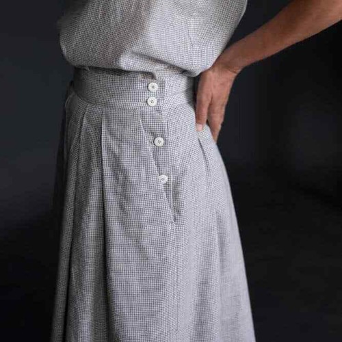 Ellon Yarn Dyed Linen and Viscose Chambray | Black | Dressmaking Fabric - Picture 6 of 7