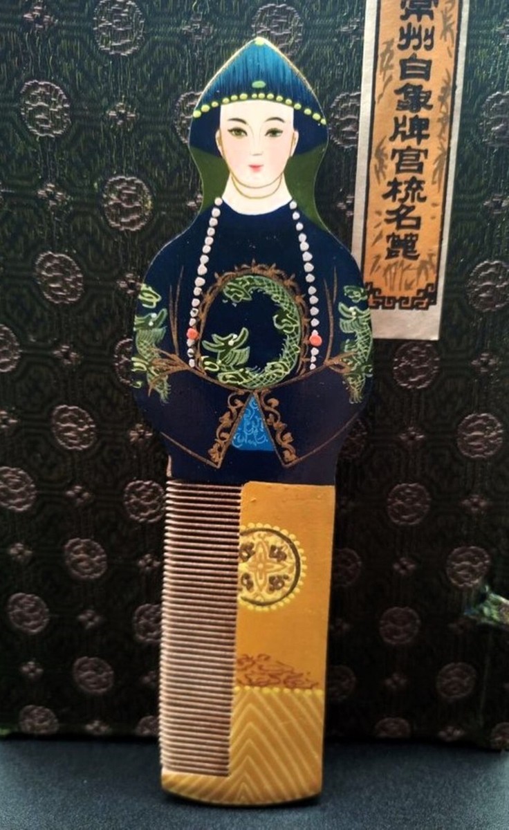 Gong Shu Ming Bi Wooden Hand-Painted Vintage Comb Set of 4 Original Box NIB Vintage Gong Shu Ming Bi Vintage Wooden Chinese Comb Set  main image 3