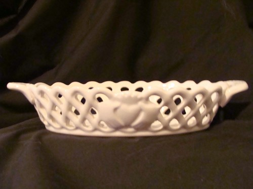 Vintage white ceramic Irish Celtic claddagh lattice dish - 第 1/5 張圖片