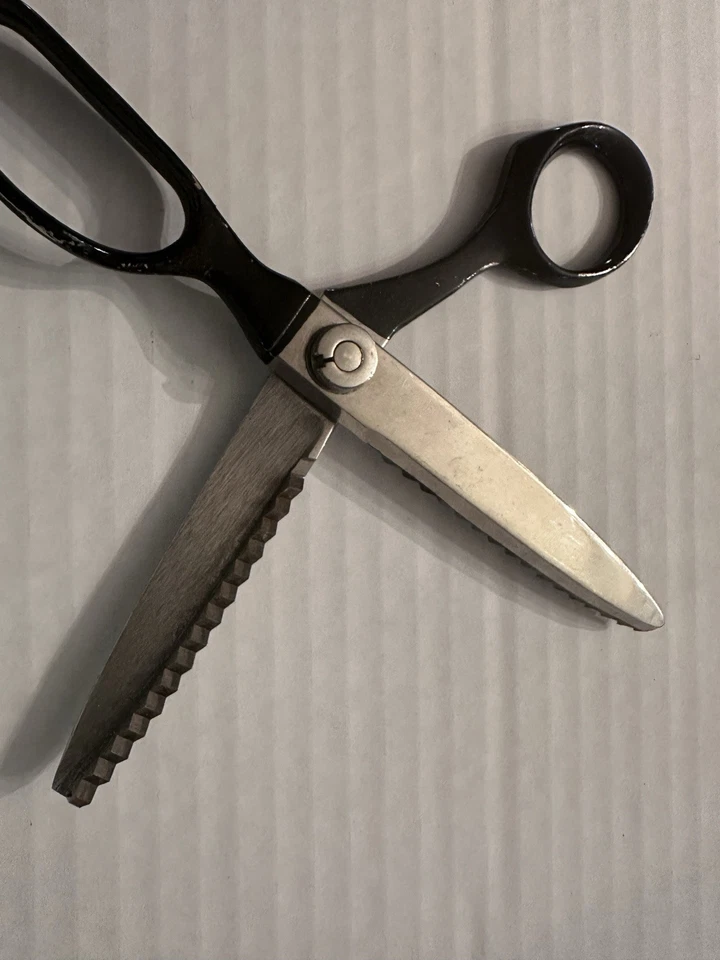 1960's Wiss CB-7 Pinking Shears Chrome Finish w/ Black Handles Vintage - Image 3 of 3