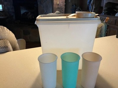 Vtg Tupperware Lot Cereal/Juice Container 3Tumblers USA