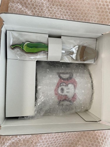 Inugami Korone 2021 Mug & Piki Piki P-Man Badge 2-Piece Set