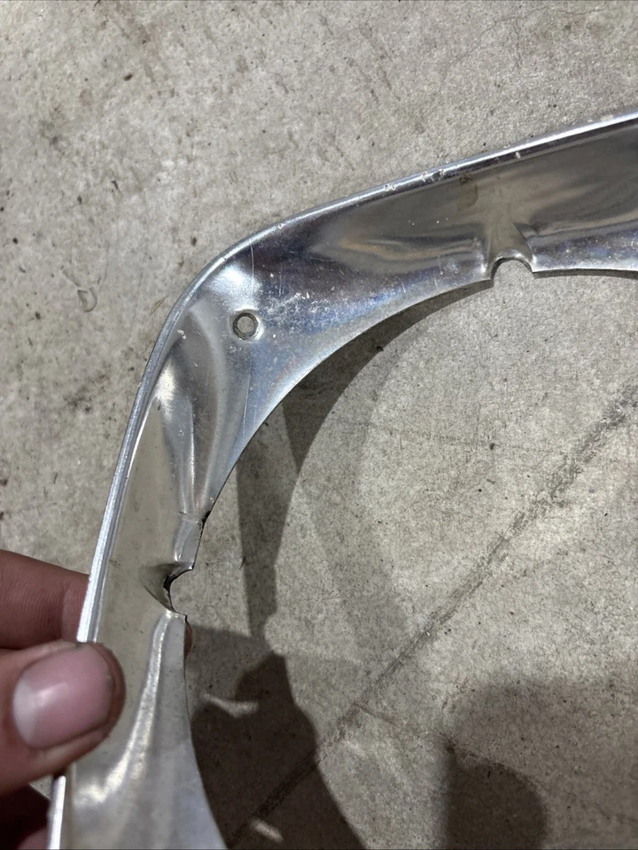 Oldsmobile Cutlass 442 1970 bisel de faro de aluminio izquierda izquierda GM Olds Foto 2 de 4