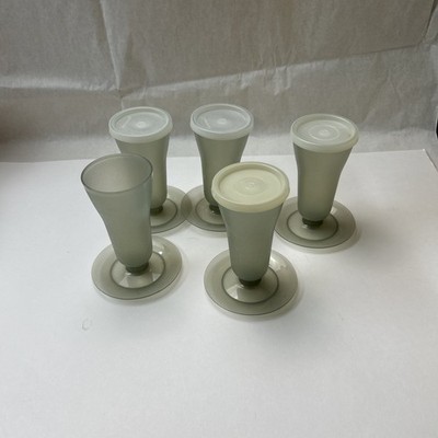 Tupperware 754 Gray Footed Dessert Parfait Sundae Set   6 Pieces (Missing 1 Lid)