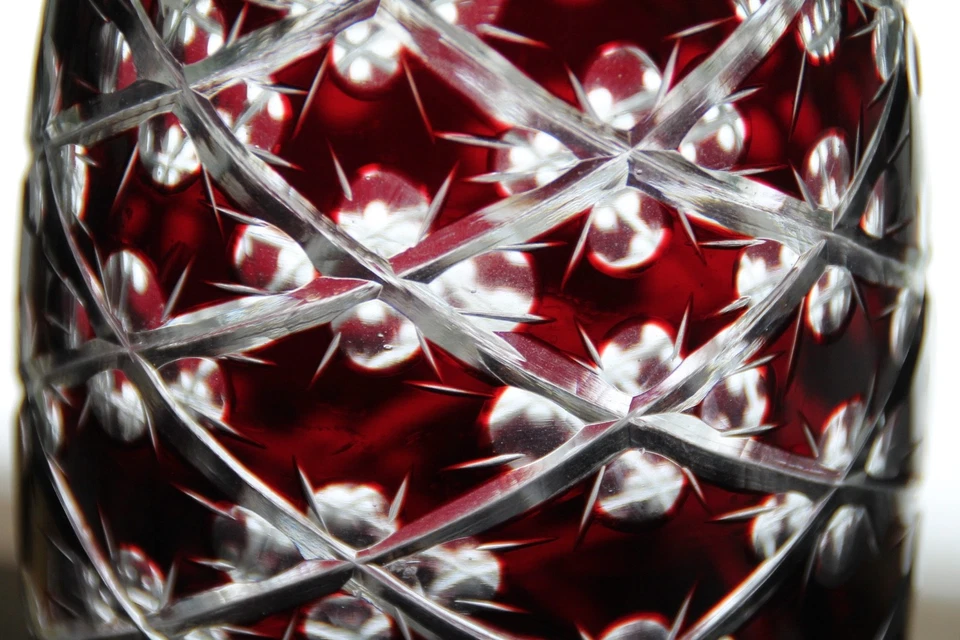 SUPERBE VASE ANCIEN EN CRISTAL DE BOHÈME TAILLÉ DOUBLE COUCHE - ROUGE RUBIS - - Photo 3/4