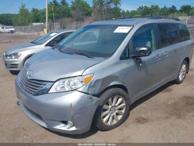 Used Rear Bumper Assembly Rear fits: 2016 Toyota Sienna w/o park assist Base Rea Foto 2 de 4