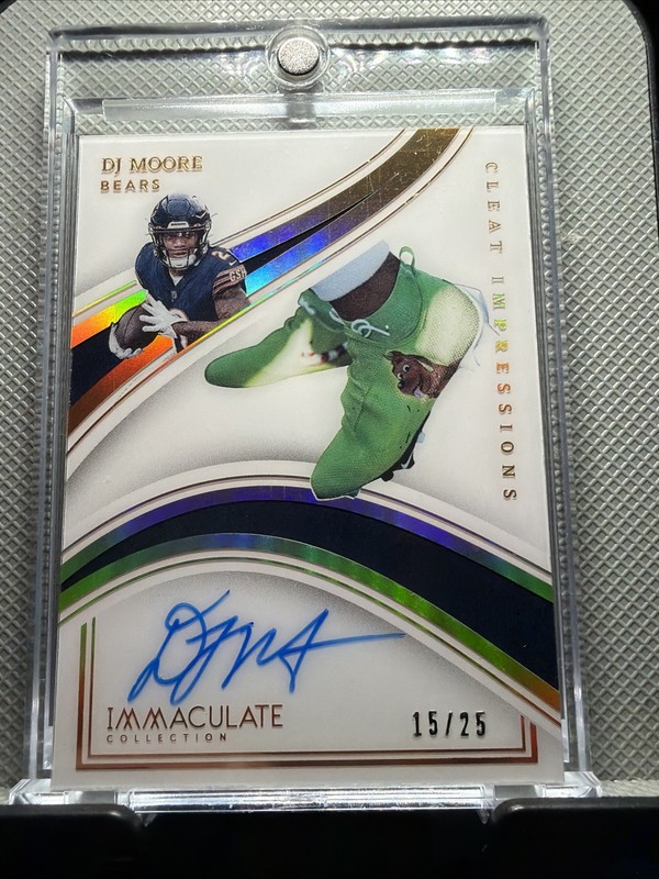 2023 IMMACULATE Gold SSP CLEAT IMPRESSION ON CARD AUTO DJ MOORE 15/25!