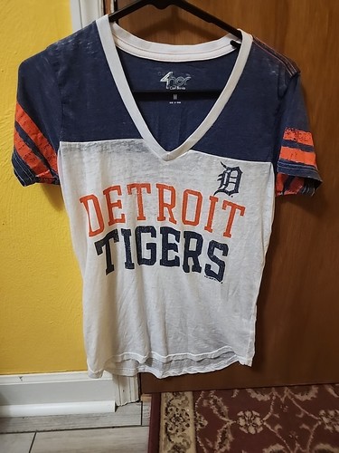 Women's 4Her by Carl Banks G-III White Detroit Tigers Shirt Medium - Picture 1 of 4