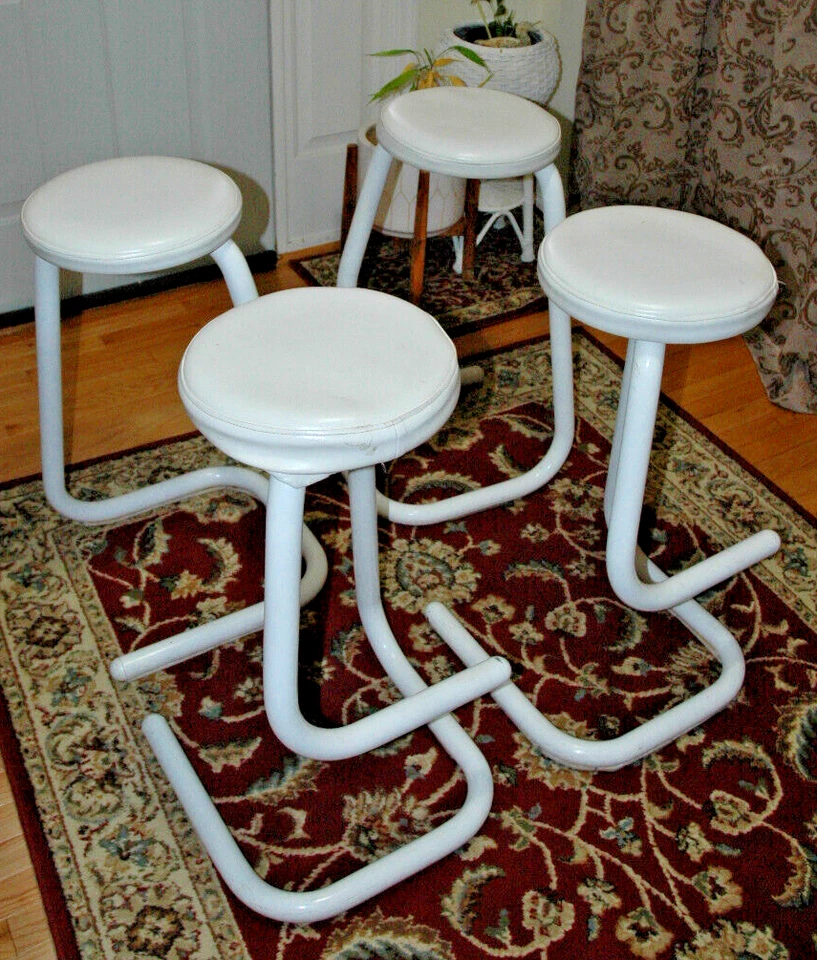 JUEGO DE 4 taburetes de bar Kinetics Mid Century modernos con clip de papel de metal blanco con reposapiés Foto 2 de 4