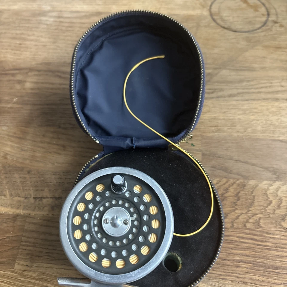 Carrete de 4 moscas Hardy Bros. Marquis, diámetro 2-3/4", para línea 3wt o 4wt Foto 4 de 4