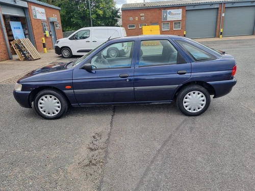 FORD ESCORT SERENADE 1.6 BLUE 16v 5DR 1997 ,, BARN FIND ONLY 29,574 MLS ,, - Picture 1 of 16