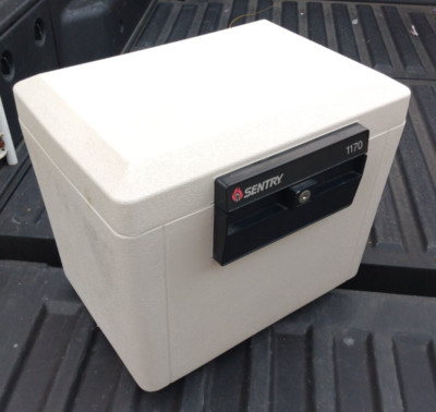 Sentry 1170 Fire Safe Security Box Chest Lockbox w/ 2 Keys  file folders