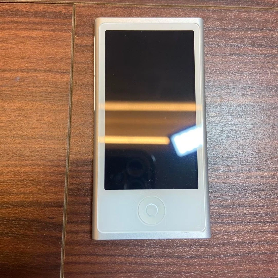 iPod nano 7th generation 16GB silver 4960 From Japan - Image 3 of 4