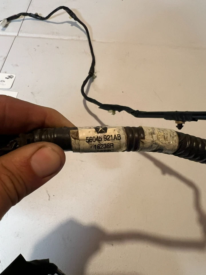 OEM 1998-2002 Dodge Ram 1500-3500 Overhead Console Wiring Harness 56045921AB - Image 4 of 4