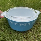 Vintage Pyrex Snowflake Garland Casserole Dish w/ Clear Lid 2-1/2 QT 475-B 9”