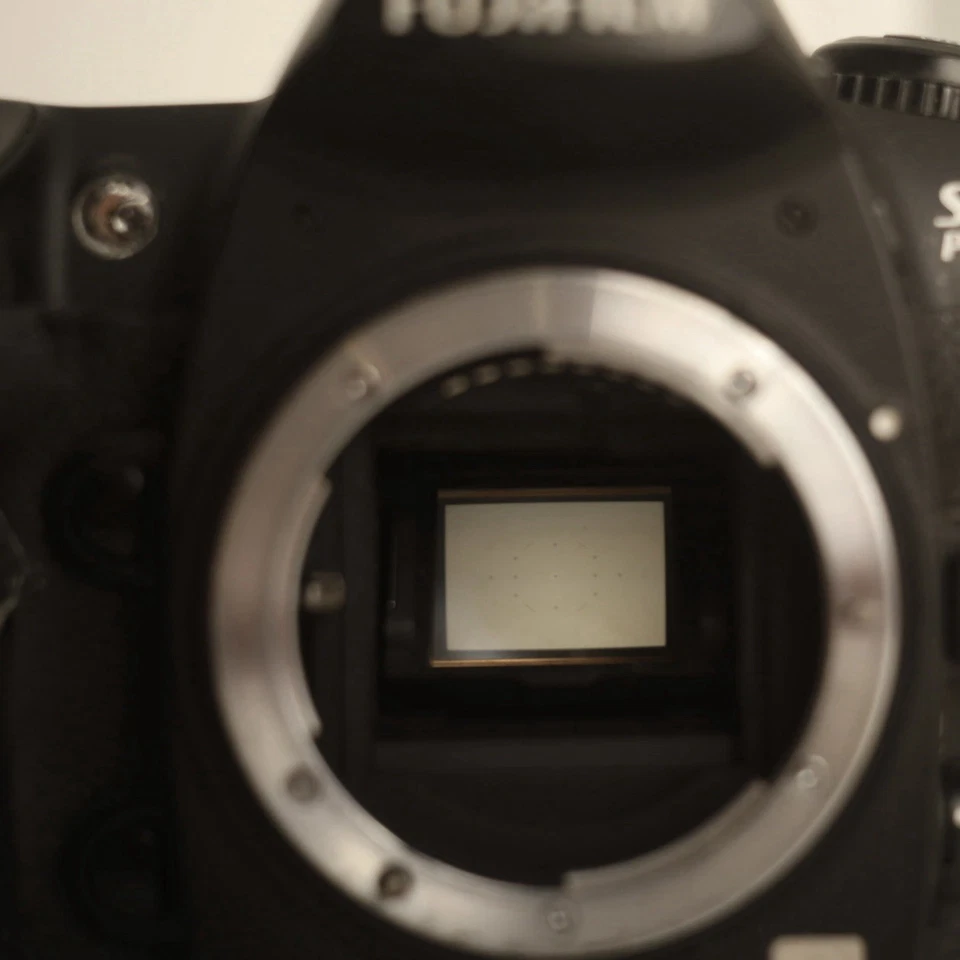 Fujifilm FinePix S5 Pro Cuerpo Negro Nikon F Montaje con Batería y Cargador Foto 4 de 4