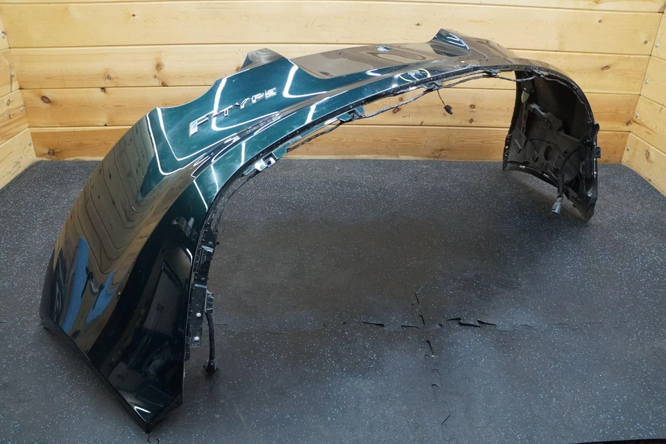 * Rear Bumper Cover Upper Panel Racing Green (HGY) 3.0L Jaguar F-Type 2014-17; Foto 2 de 4
