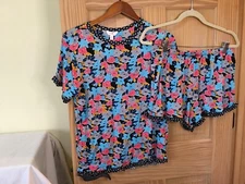 New Secret Treasures Womens Blue Floral Shorty Pajama set 2 pc Top Shorts Soft