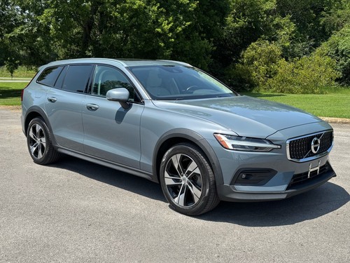 2022 Volvo V60 Cross Country T5 w/ CLIMATE PKG