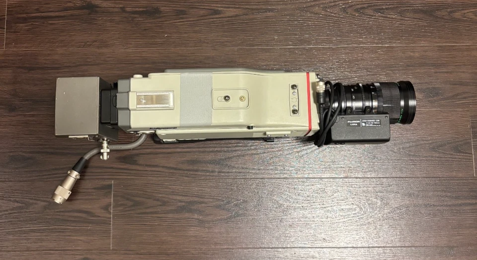 Sony DXC-3000A 3-CCD Professional Video Camera w/ Lens – Vintage Broadcast Camco - Image 2 of 4