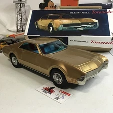 RARE ASAHI ATC TIN LITHO FRICTION GOLD GM 1967 OLDSMOBILE TORONADO MIB 15” JAPAN