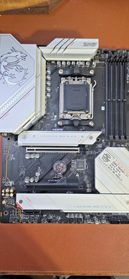 MSI MPG B650 EDGE AM5 AMD B650 PCIe 4 wifi 6E ATX Motherboard White