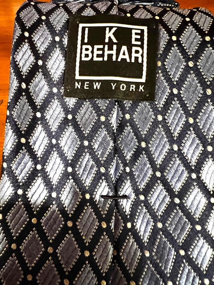 Impresionante corbata ancha de seda Ike Behar vintage púrpura claro/azul marino y blanco Foto 3 de 3