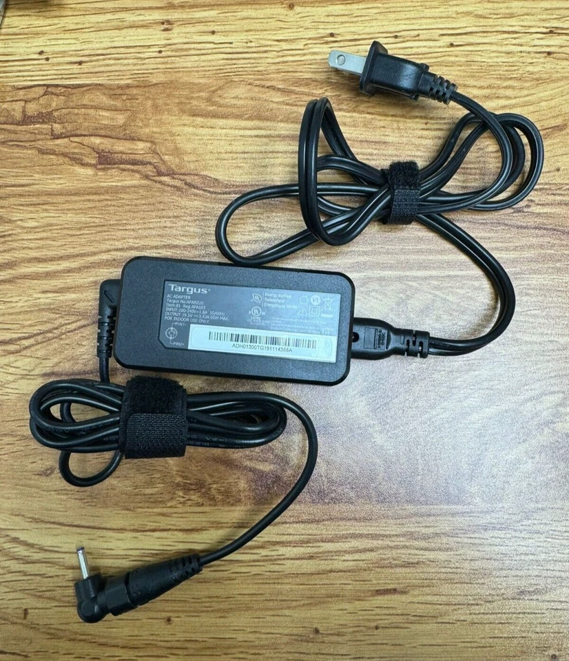 Cargador universal ultra delgado para computadora portátil Targus APA92US 65W AC, solo punta de 3L incluida Foto 3 de 4