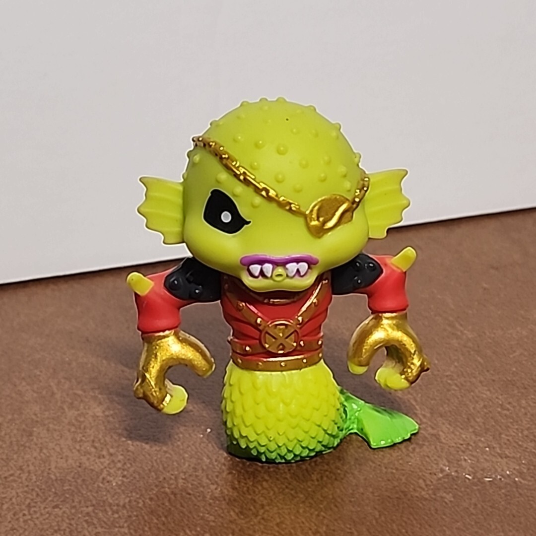 Treasure X Sunken Gold Bottle Smash Mystery Gold Puff Figure
