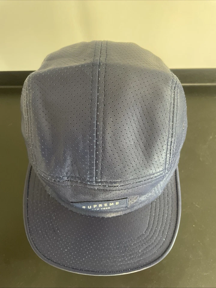 Gorra de campamento Supreme New York azul marino de cuero perforado de 5 paneles - rara EE. UU. Foto 2 de 4