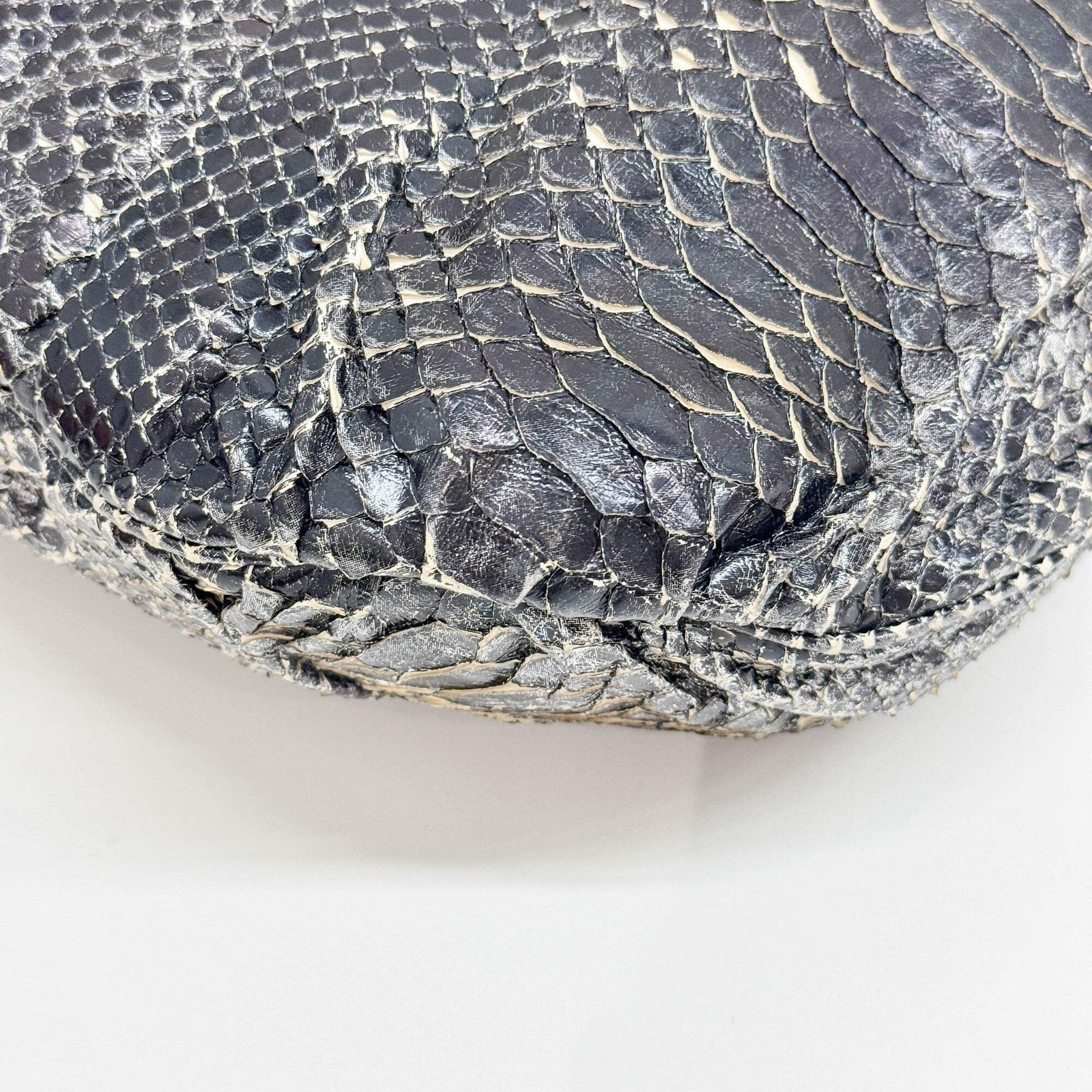 GUCCI Hysteria Black Python Embossed Leather Two … - image 10