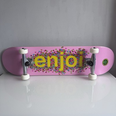 Enjoi Candy Coated 8.25'' Komplett Skateboard - Pink, White Wheels Quality Board