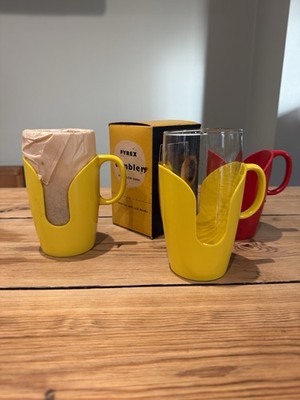 Paar Vintage Retro JAJ Pyrex Drink Ups rot & gelb Tassen Gläser plus Halter